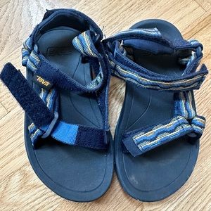 Teva boys size 11 C
